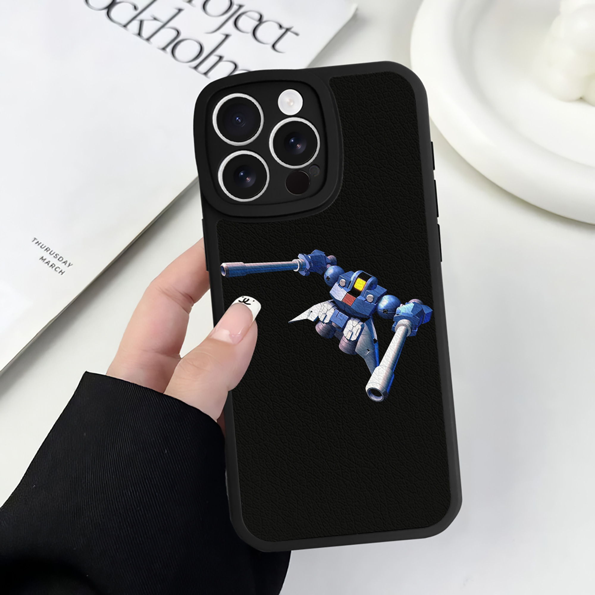 （画像用） 機動戦士ガンダム Mobile Suit Gundam 【iPhone 16シリーズ対応】シリコンスマホケース（レザー調） 材質：シリコン